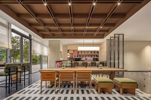 Bar (on property) - Hampton by Hilton Hangzhou LinpingQiaosi (Hangzhou)