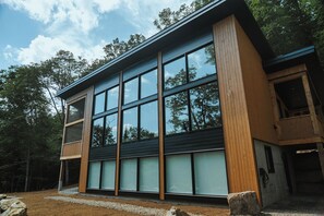 Exterior - Luxury Chalet with Spa in Tremblant (Lac-Supérieur)