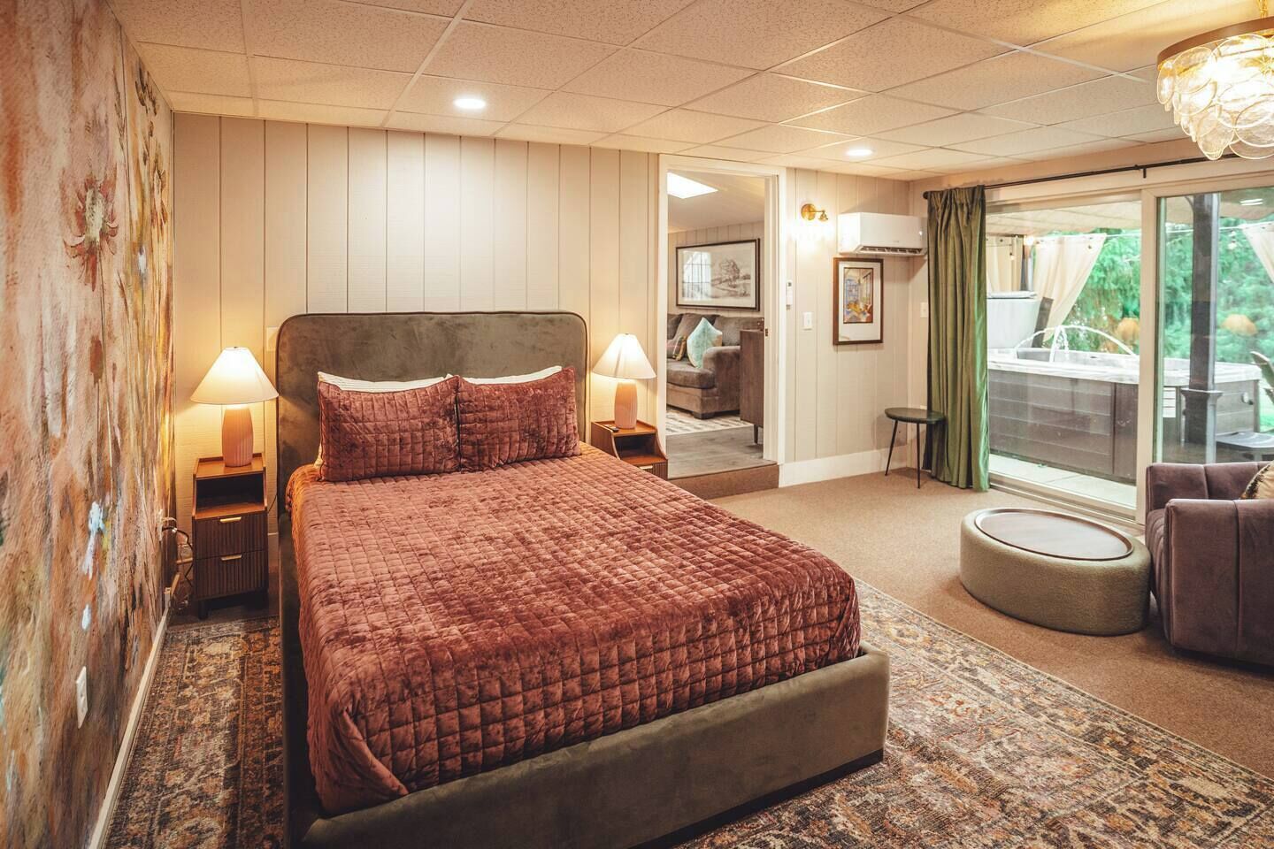 2 bedrooms, iron/ironing board, travel crib, WiFi (free)