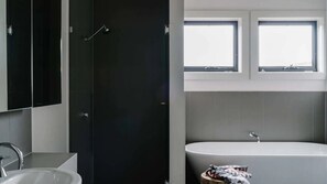 Bathroom - Nephew Ben - 2 Bedroom Apartment (Daylesford)