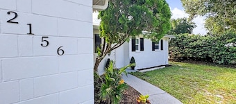 Perfect 3-bedroom house with AC in lovely Vero Beach