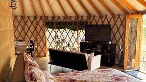 Room - Modern Luxury Yurt Fully Furnished Prime Location (Castle Rock)