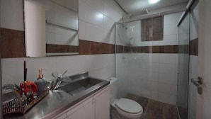 Bathroom - Fully furnished apartment near Florianópolis, pets allowed. (São José)