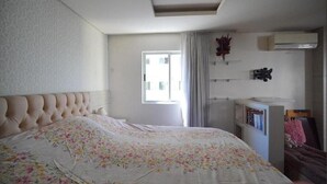Room - Fully furnished apartment near Florianópolis, pets allowed. (São José)
