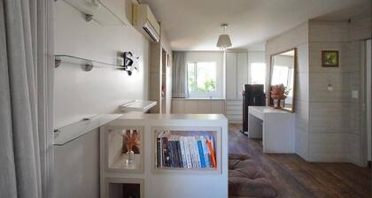 Fully furnished apartment near Florianópolis, pets allowed.