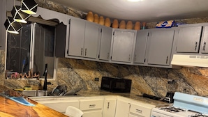 Classic House, Park View | Private kitchen - Casa Lkashmi House Rent (Playas de Rosarito)