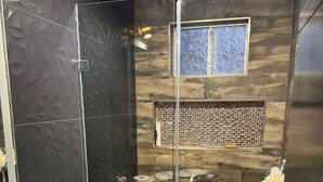 Classic House, Park View | Bathroom - Casa Lkashmi House Rent (Playas de Rosarito)