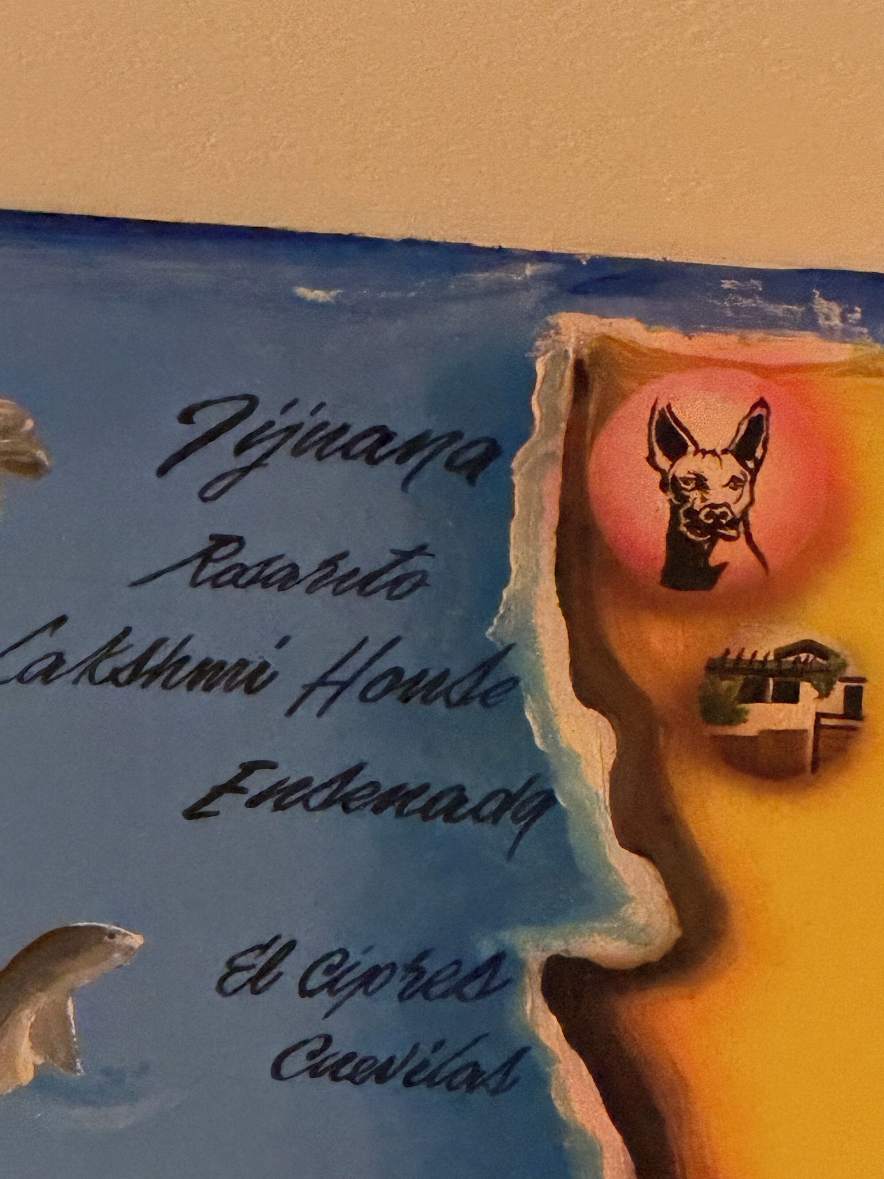 Un mur orné d’une carte peinte et d’inscriptions, notamment les mots « Iñujana » et « El Ciprés ».