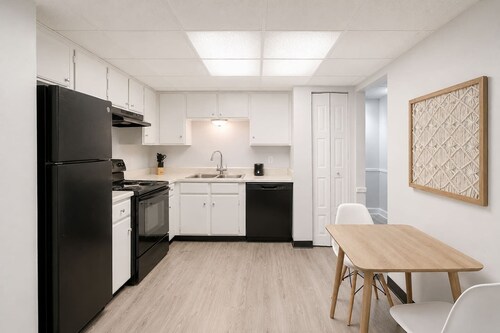 Sleepover | Comfortable 1BD/1BA + Gym - Wichita