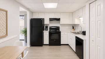 Coffee/tea maker, fridge