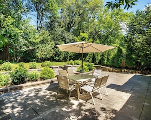Outdoor dining - Premium 3BR North York home with 2.5 washroom and free parking on driveway, (Toronto)