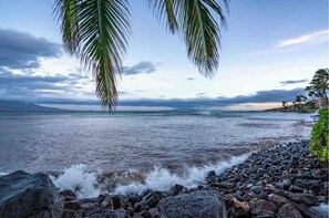 Unclassified image, 3 of 12, button - Ma'alaea Ocean Front • Whales, Pool & Hot Tub (Wailuku)