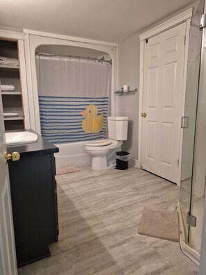Hair dryer, bidet, towels, soap - Séjour tout confort - Appartement 2 chambres (Saint John)