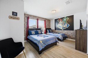 Room - Renovated resort 5br themed pool, game room, game room, ambient pool lighting (Kissimmee)
