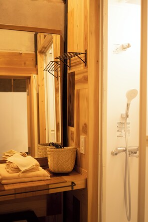 Deluxe Triple Room, Private Bathroom, City View | Bathroom | Slippers - Rokkon guest house (Kyoto)