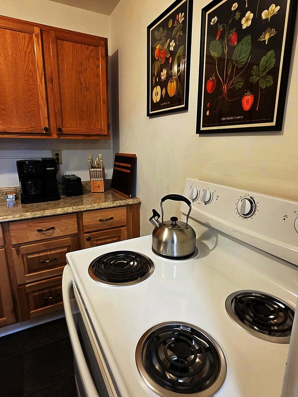 Coffee/tea maker, fridge, microwave, oven