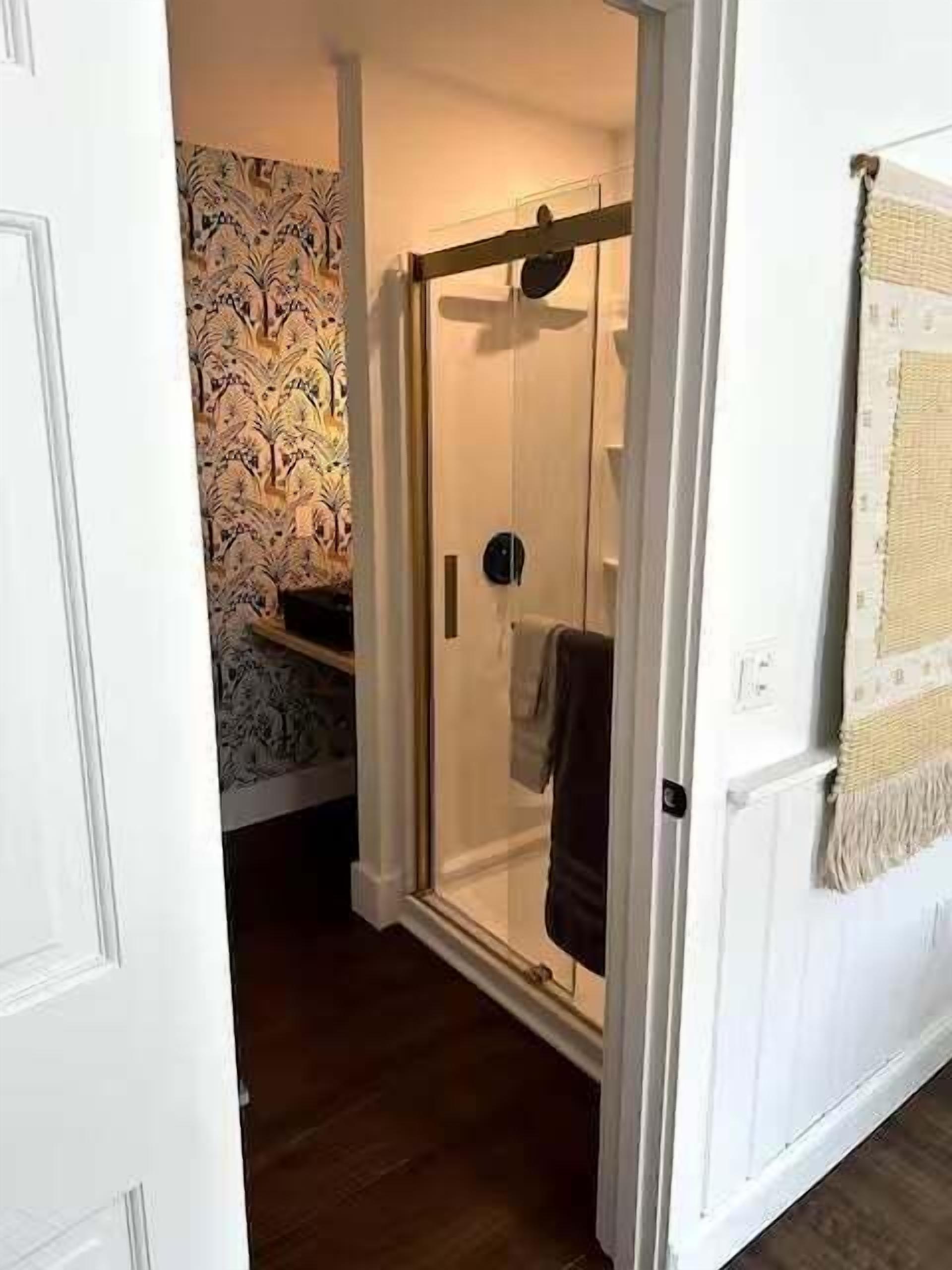 Shower, towels