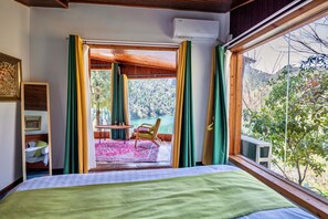 Cortinas blackout, tabla de planchar con plancha y wifi gratis