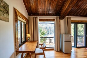 Cortinas blackout, tabla de planchar con plancha y wifi gratis