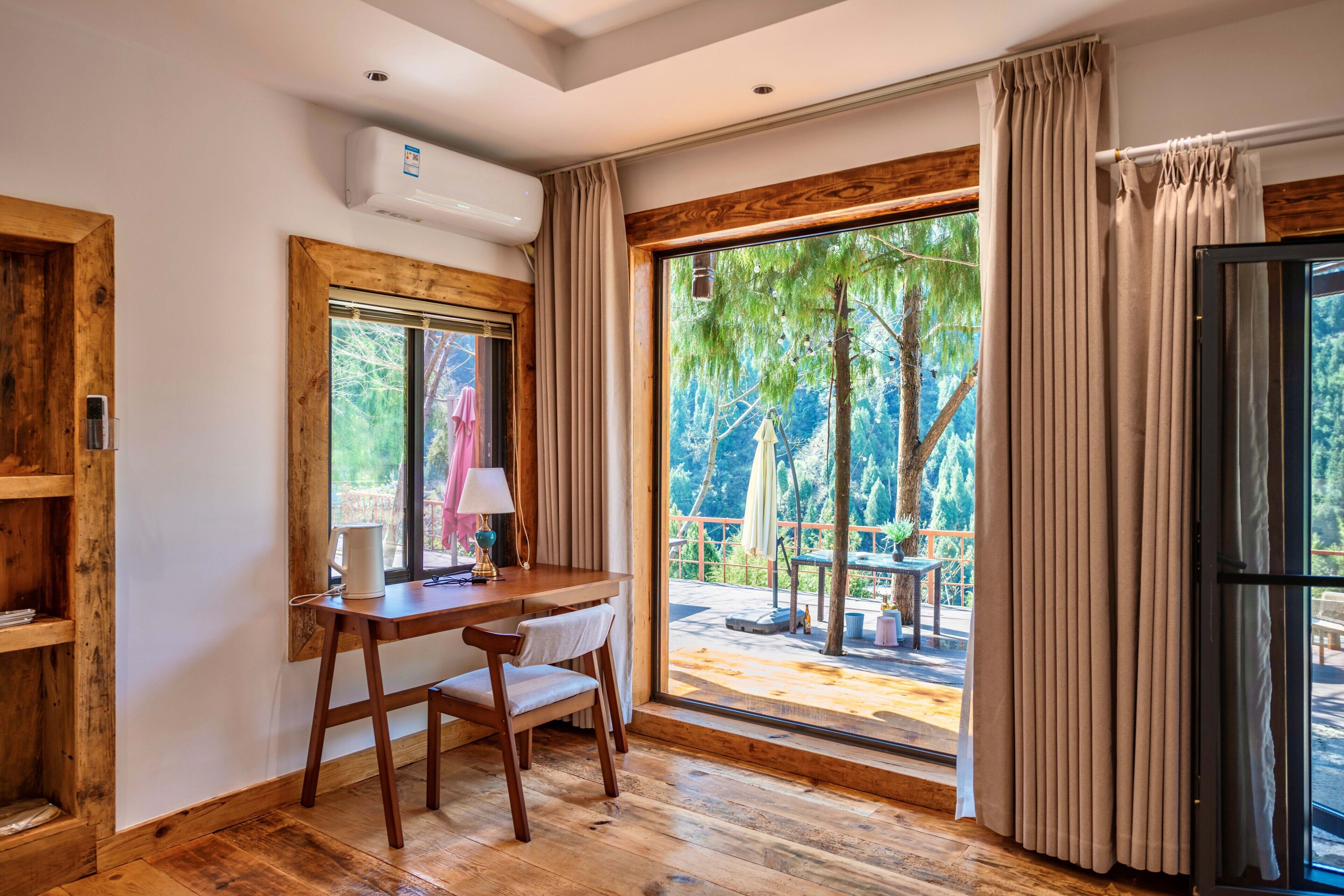 Habitación clásica doble, vistas al lago | Cortinas opacas, tabla de planchar con plancha, wifi gratis