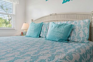Room - Beach Chic Beach Home Bikes, Beach Gear,Pet-Friendly & Minutes to the Ocean (Palm Coast)