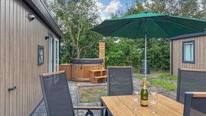 Outdoor dining - Beautiful home in Oude Pekela with sauna (Oude Pekela)