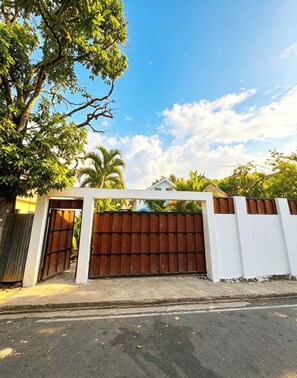 Property grounds - Bungalow with a pool, just a few minutes from the beaches (Las Terrenas)