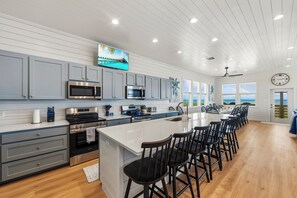Coffee/tea maker, fridge, microwave, oven - New! Front row!Beachfront! Private Pool (Port Aransas)