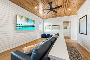 Smart TV - New! Front row!Beachfront! Private Pool (Port Aransas)