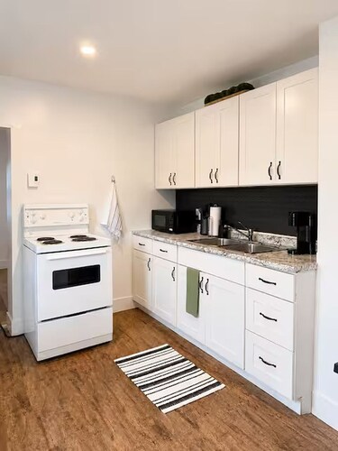 Harbour Suite, Modern Stay Near NFLD ferry