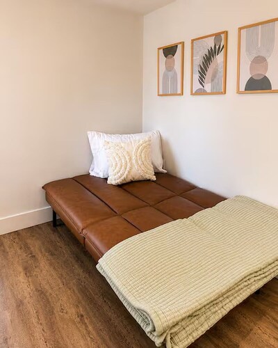 Harbour Suite, Modern Stay Near NFLD ferry