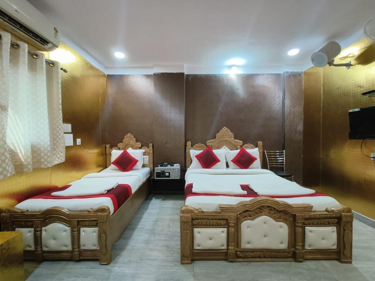 Classic Double Room, Garden View | Desk, free WiFi