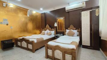 Classic Double Room, Garden View | Desk, free WiFi