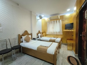 Habitación doble clásica, vista al jardín | Escritorio y wifi gratis