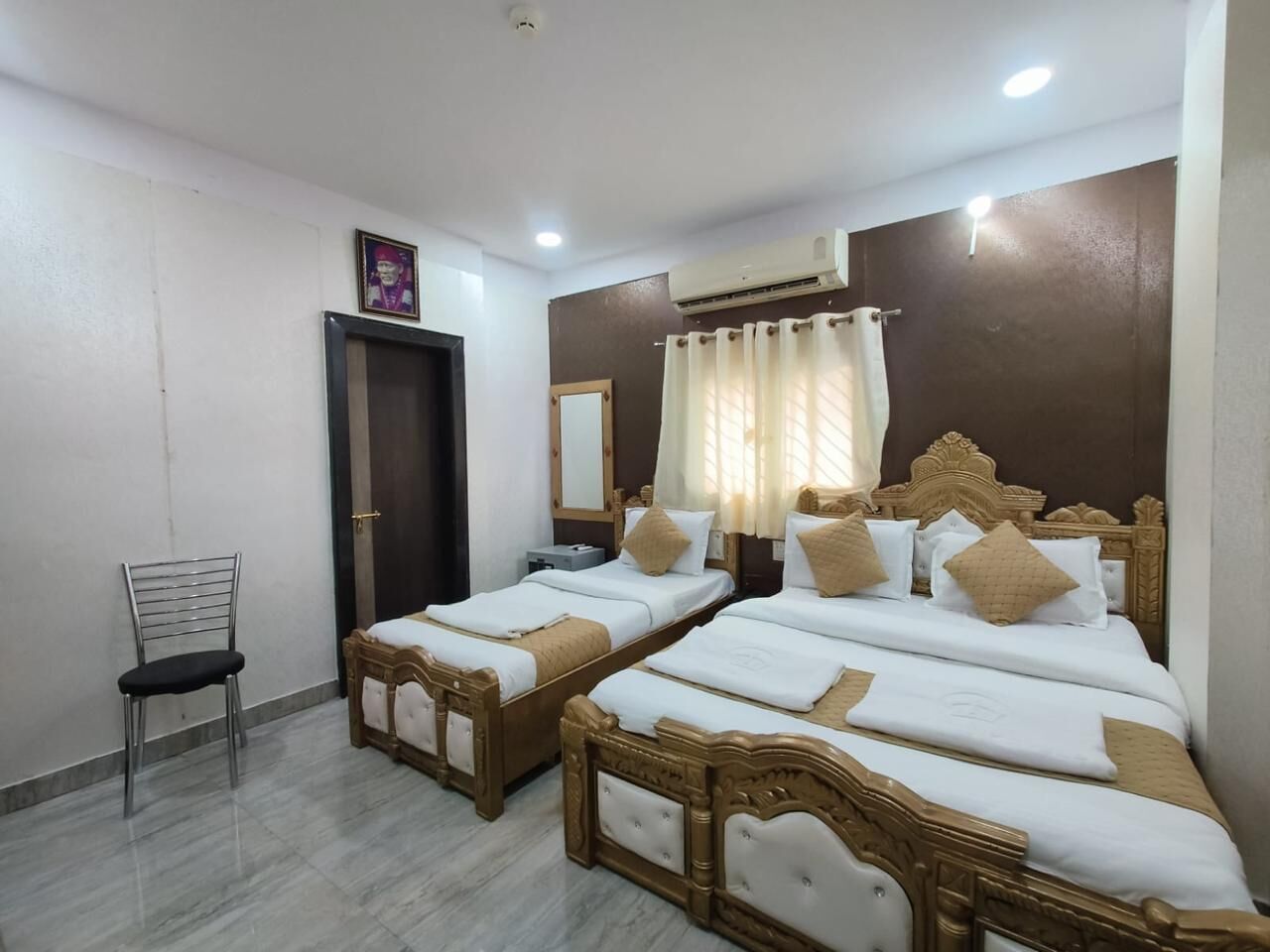Classic Double Room, Garden View | Desk, free WiFi