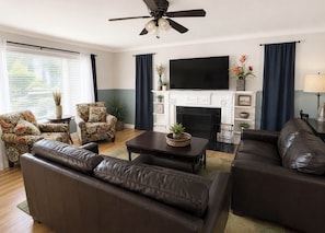 Living area - Charming 2-bedroom house in gorgeous Bountiful (Bountiful)