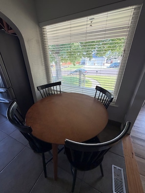 Dining - Charming 2-bedroom house in gorgeous Bountiful (Bountiful)