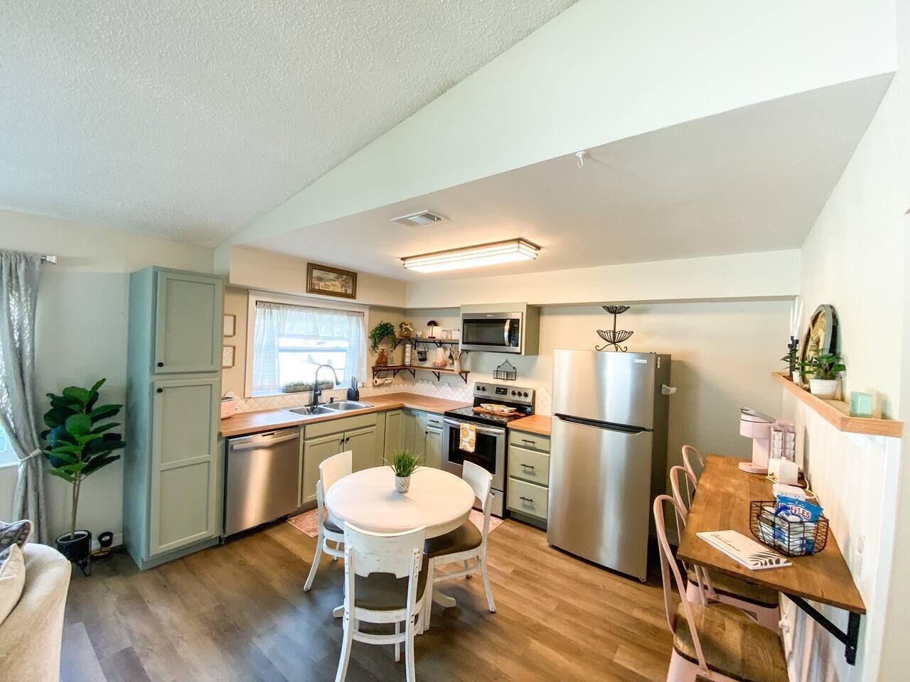 Coffee/tea maker, microwave, oven, stovetop