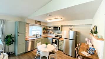 Coffee/tea maker, microwave, oven, stovetop