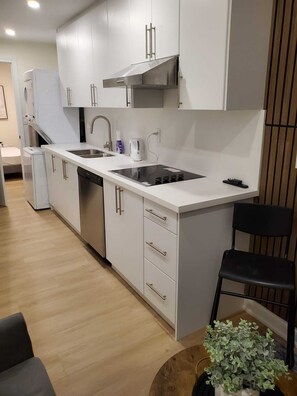 Private kitchen - Stylish Suite | Private Entry | Parking Included (Milton)