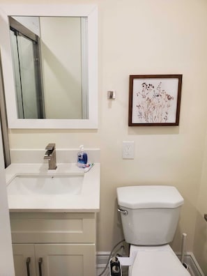 Hair dryer, bidet, towels, soap - Stylish Suite | Private Entry | Parking Included (Milton)