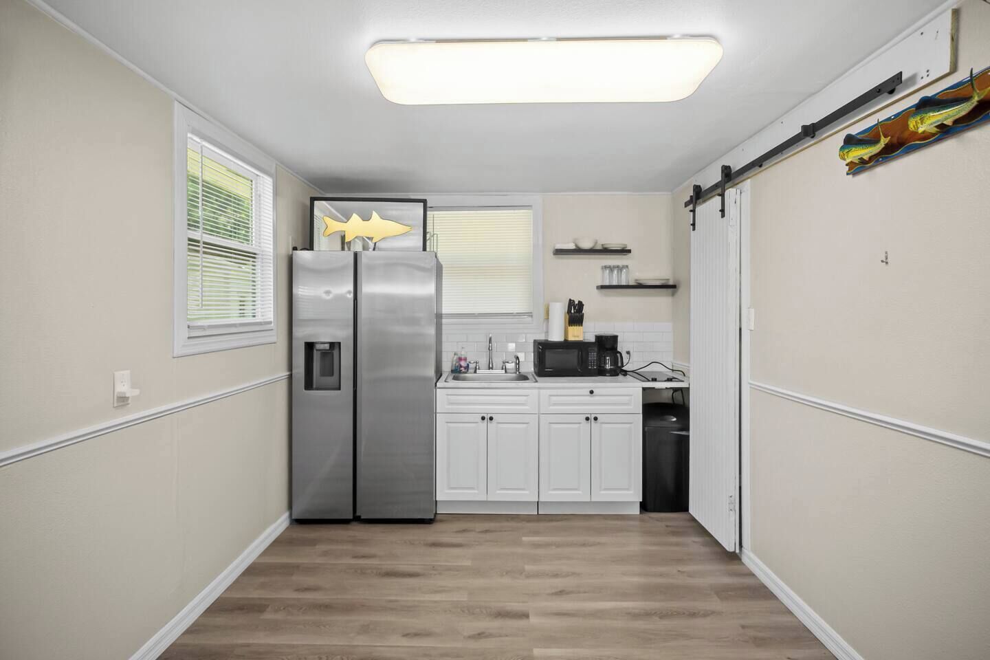 Coffee/tea maker, fridge, microwave, stovetop