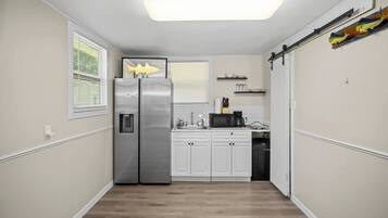 Coffee/tea maker, fridge, microwave, stovetop