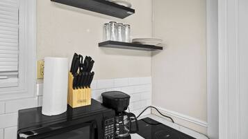 Coffee/tea maker, fridge, microwave, stovetop