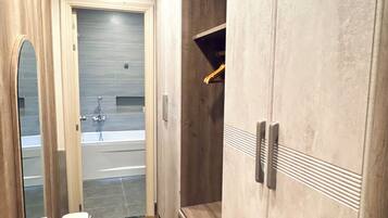 Deluxe Studio, Balcony, City View | Desk, free WiFi, bed sheets