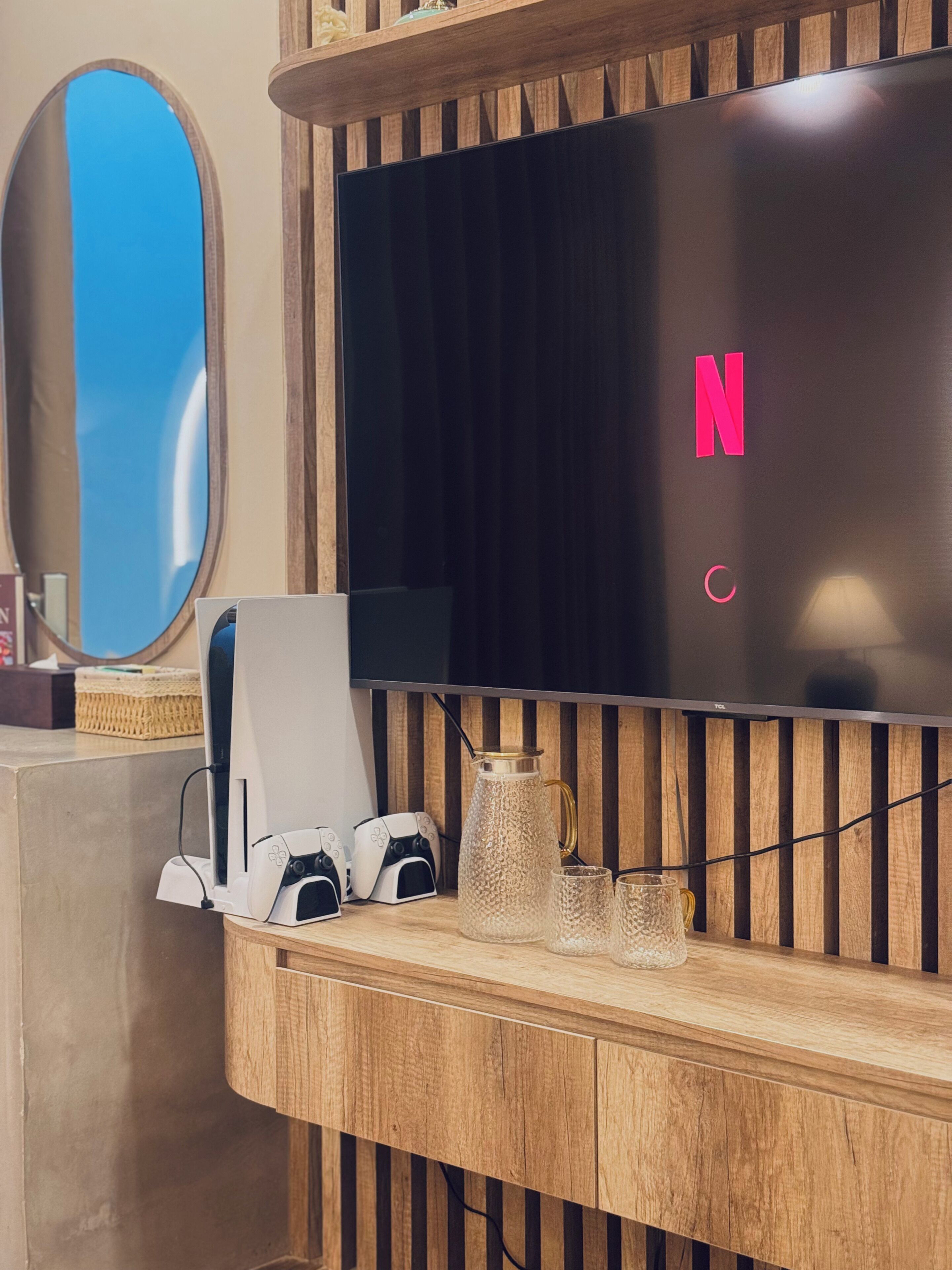 Studio – deluxe, balkong, byutsikt | Skrivebord, wi-fi (inkludert) og sengetøy