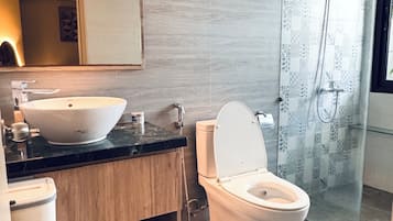 Superior Studio | Bathroom