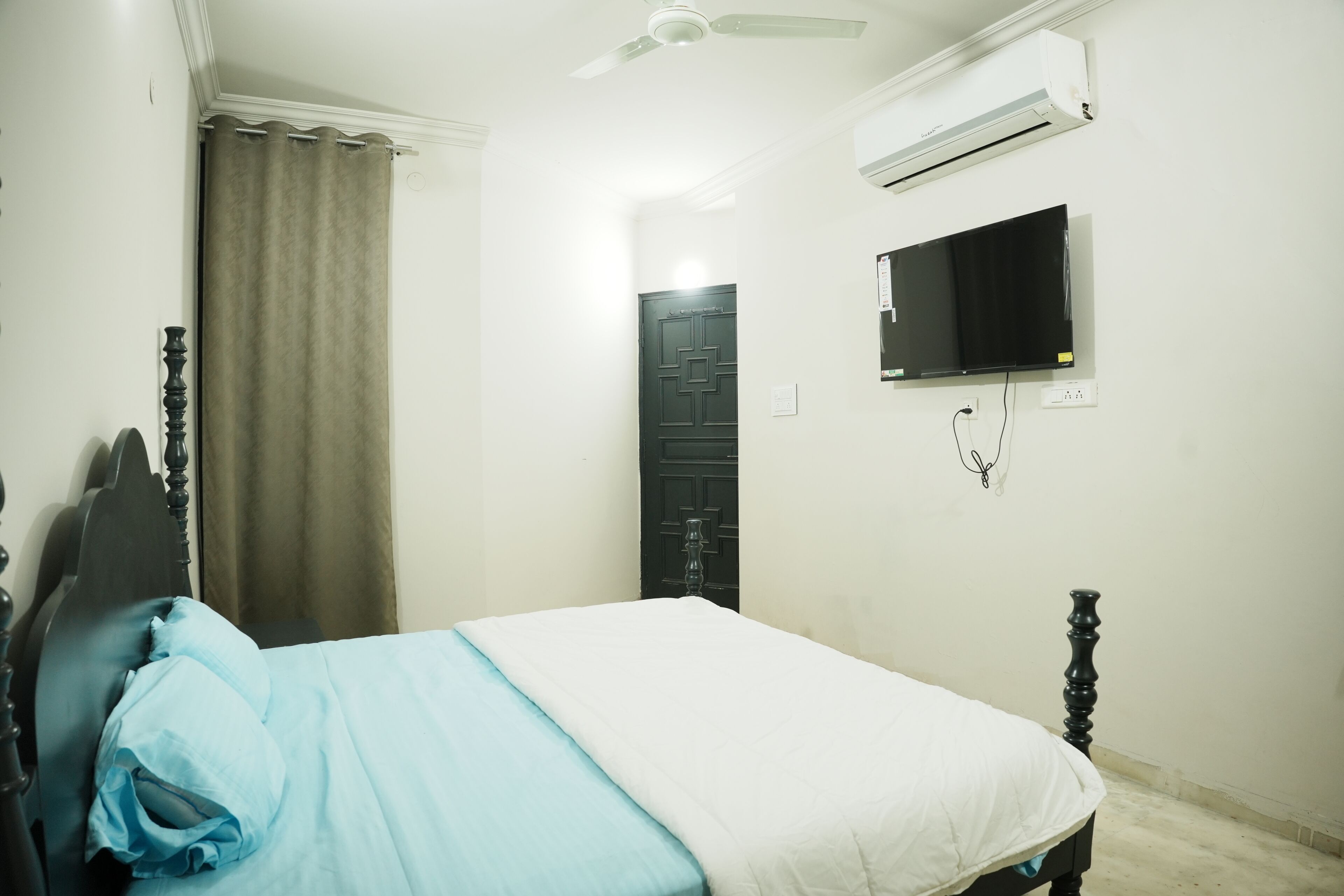 Deluxe Room | Desk, laptop workspace, free WiFi, bed sheets