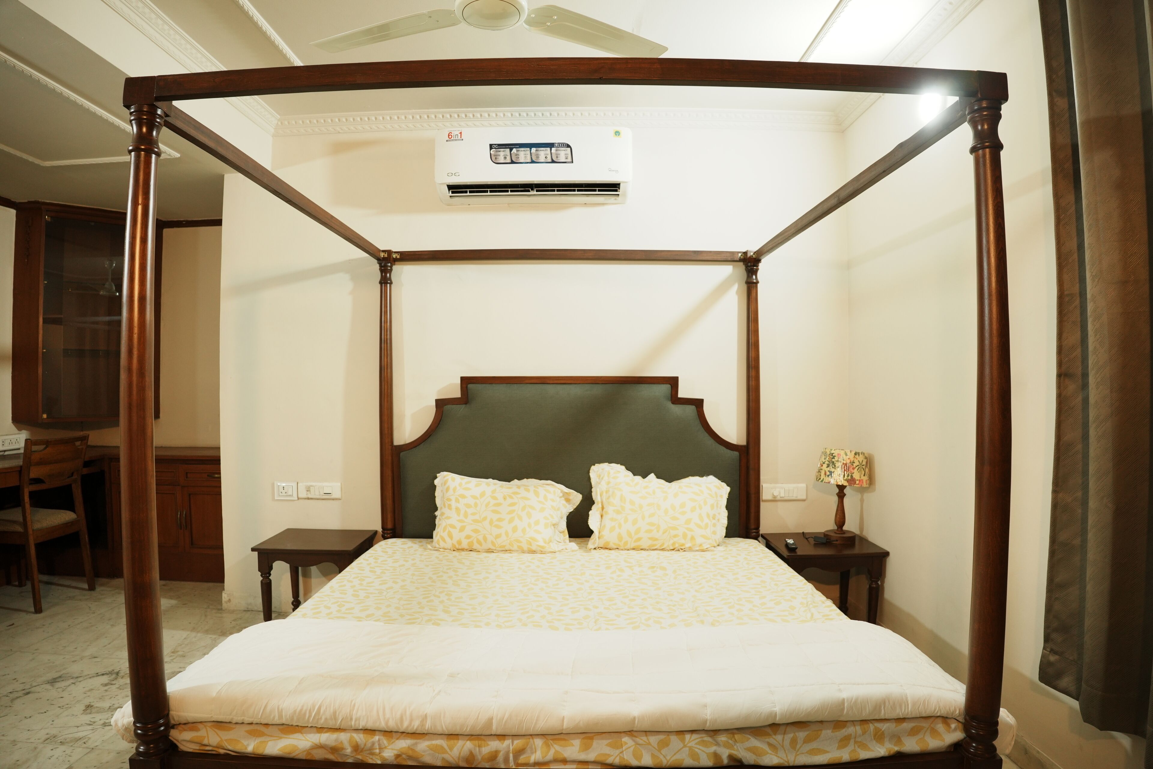 Luxury Room | Desk, laptop workspace, free WiFi, bed sheets