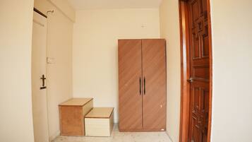 Luxury Room | Desk, laptop workspace, free WiFi, bed sheets